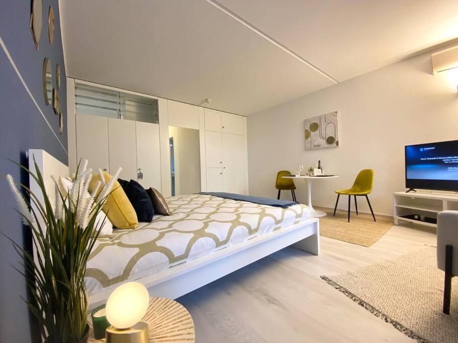 Luganersee, Pool, Strand, Parkplatz, Suite Bissone Luaran gambar